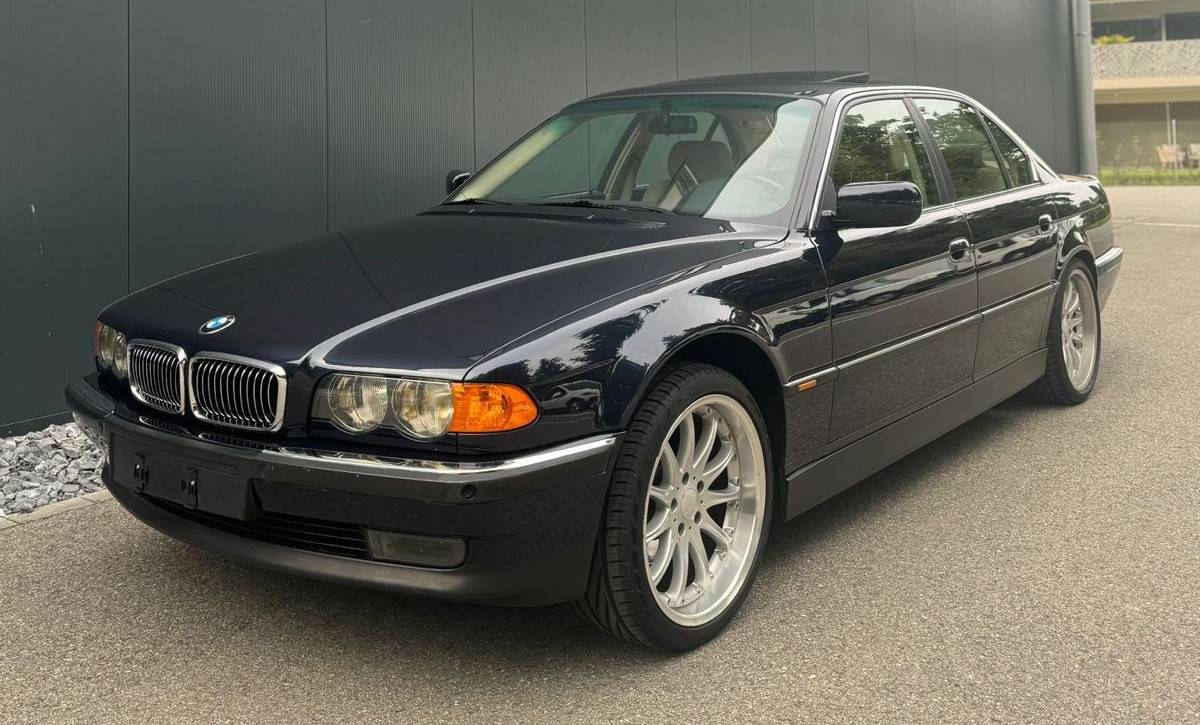 BMW 728i E38
